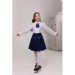 Белая блузка с кружевом и рюшами